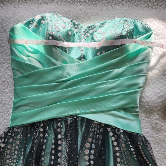 Hailey Logan by Adrianna Papell party dress - Picture 5 of 11